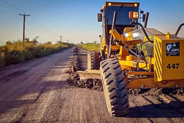 Continúa el programa de mantenimiento de caminos rurales en Villaguay