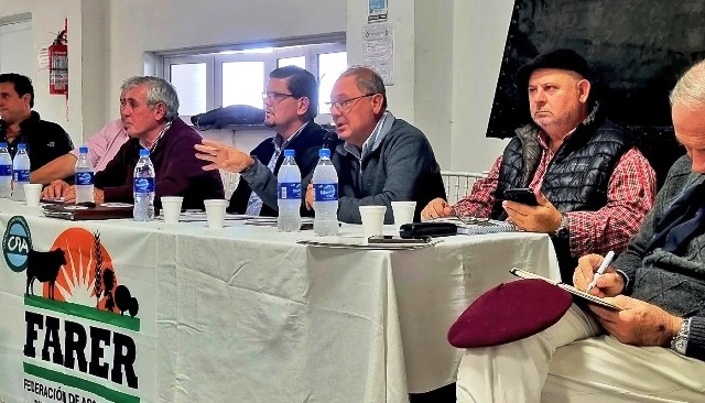 Los caminos rurales fue el tema central en la reunión mensual de Farer