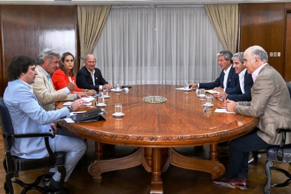 Caputo le ratificó a la Mesa de Enlace que la baja de retenciones es temporal