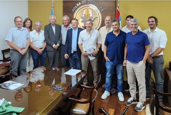 Frigerio estuvo en la Bolsa de Cereales y analizó temas de interés para el agro