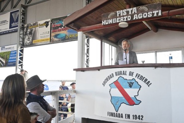Frigerio admitió la bronca que genera el estado de los caminos