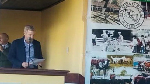 El gobernador Frigerio anunció créditos y prometió repavimentar las rutas 1 y 2