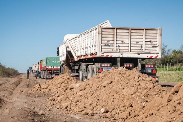 Trabajan en caminos rurales del departamento Tala