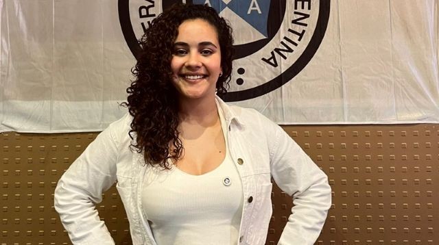 Jóvenes de la FAA trabajan en un proyecto de viviendas rurales