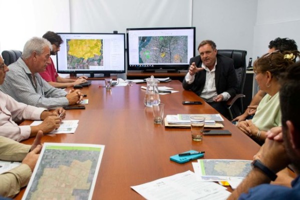 Planifican trabajos en caminos productivos de diferentes departamentos