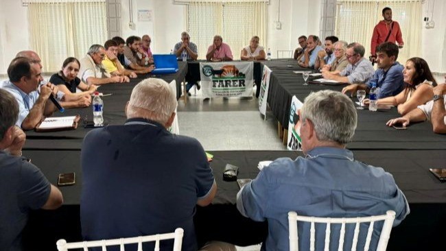 Farer exhortó a los legisladores a defender la ley de fitosanitarios