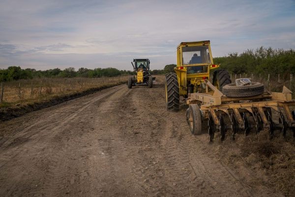 El Gobierno destacó la inversión en mejora de caminos y máquinas viales