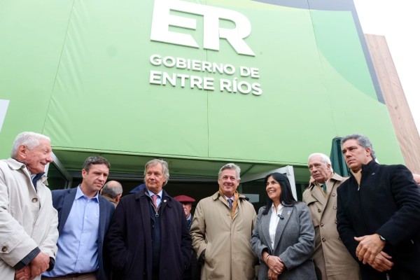 El Gobierno provincial distinguió a cabañeros entrerrianos en Palermo 2026
