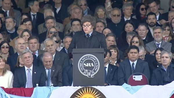 Milei fue a Palermo y ponderó al campo, pero no hizo anuncios