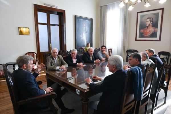 Dirigentes de Farer y CRA volvieron a analizar el tema caminos con Frigerio